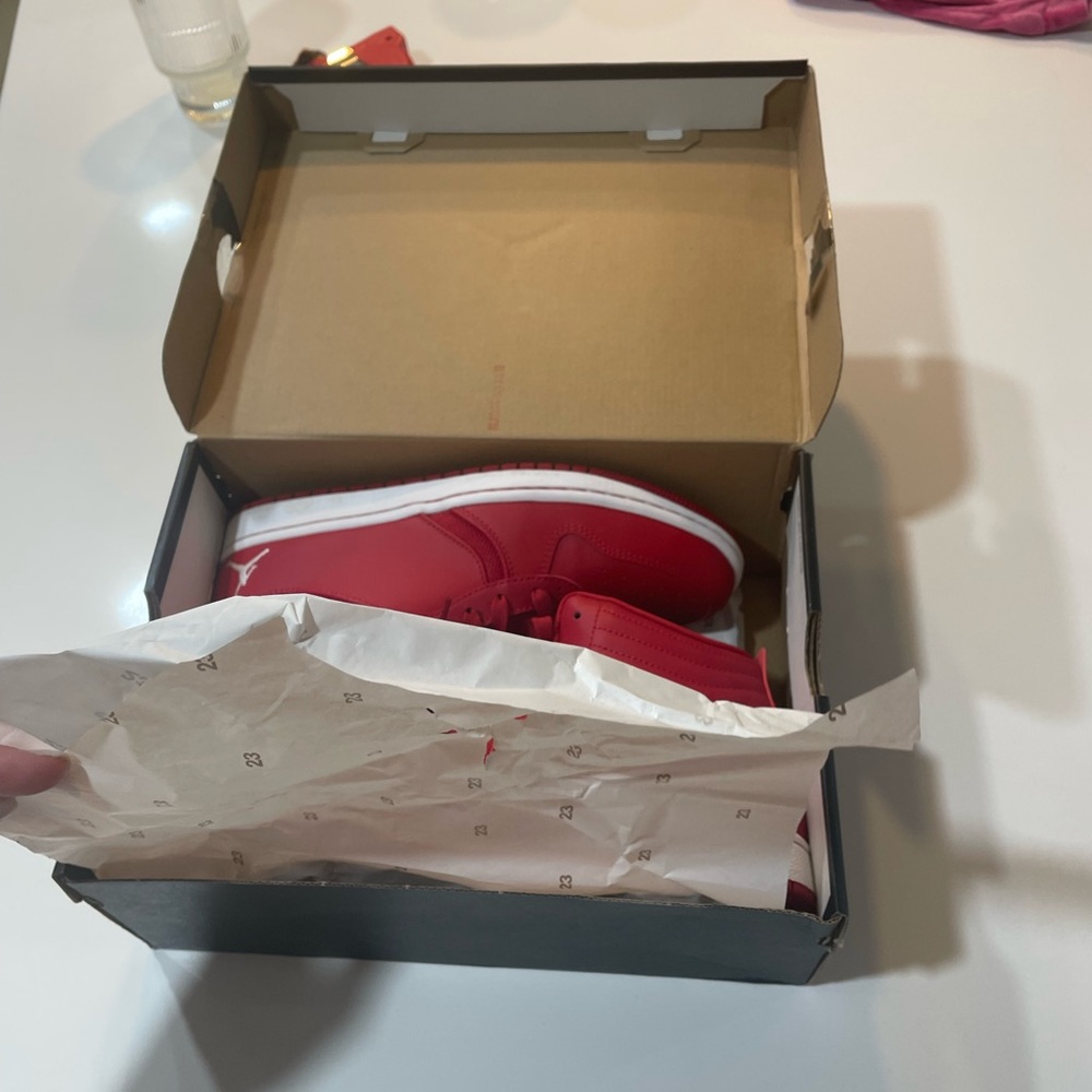 Jordan Heritage Red Men’s Size 8/ EURO 41